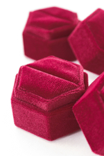 Ювелирный футляр «Лариса Ивановна» для свадебного кольца