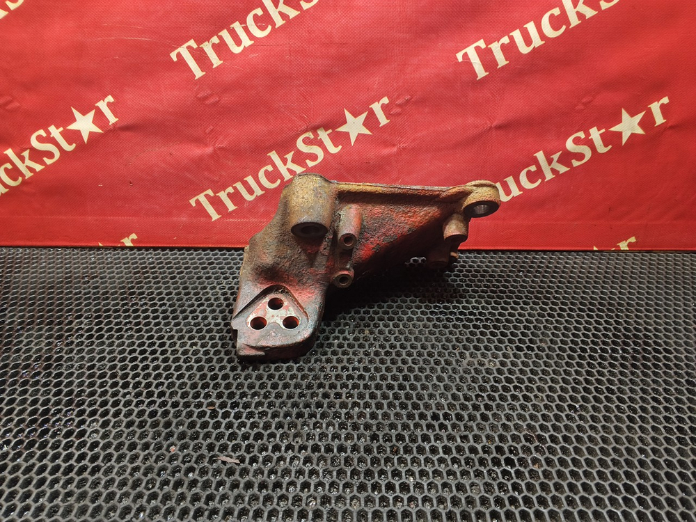 Кронштейн двигателя передний левый