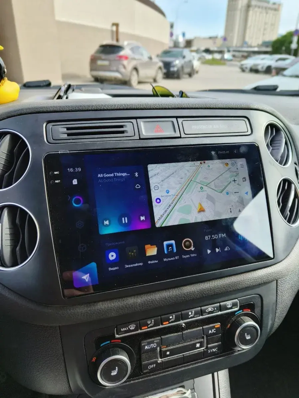 Магнитола для Volkswagen Tiguan 1 2011-2016 (рамка чёрная) - Parafar PF488T1LUX1RN2K на Android 13, QLED+2K, ТОП процессор, 4Гб+32Гб, CarPlay, 4G SIM-слот