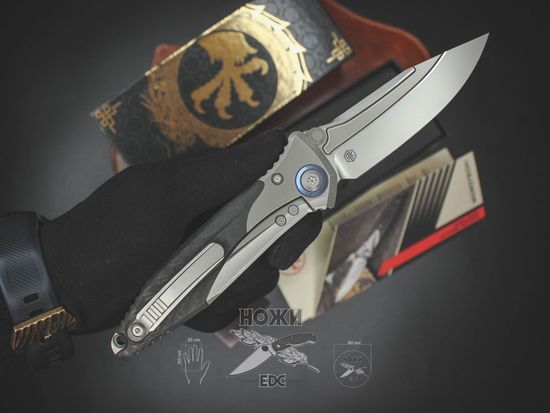 Складной нож Microtech Socom Bravo S/E Standard Carbon Titanium 260-7-CFTI c клинком из стали Böhler M390 Microclean®, рукоять титан / карбон