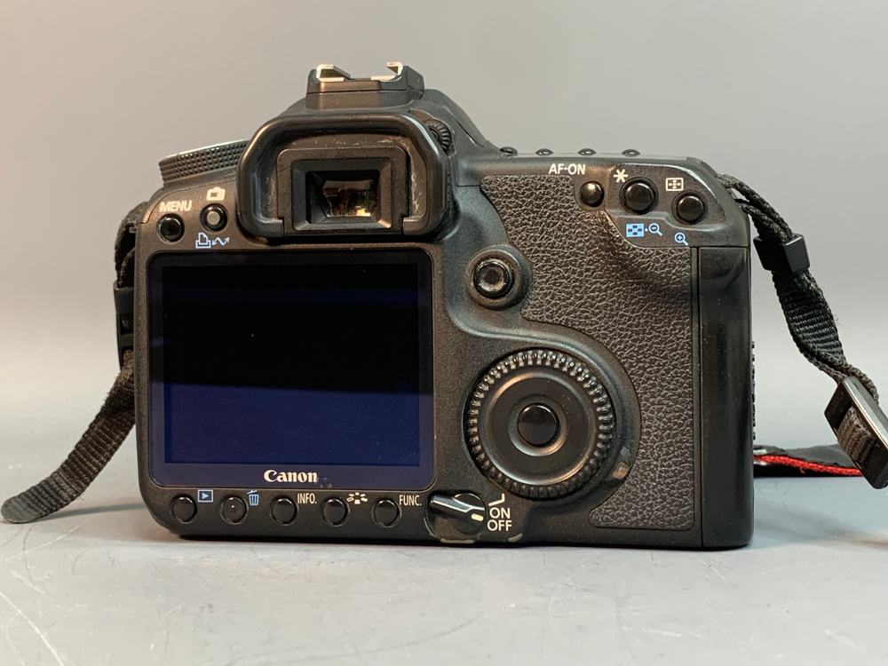 Canon EOS 50D Body 34.000 кадров, снизу след от штатива