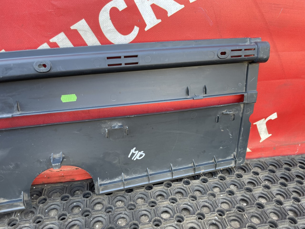 Накладка солнцезащитной шторки левая