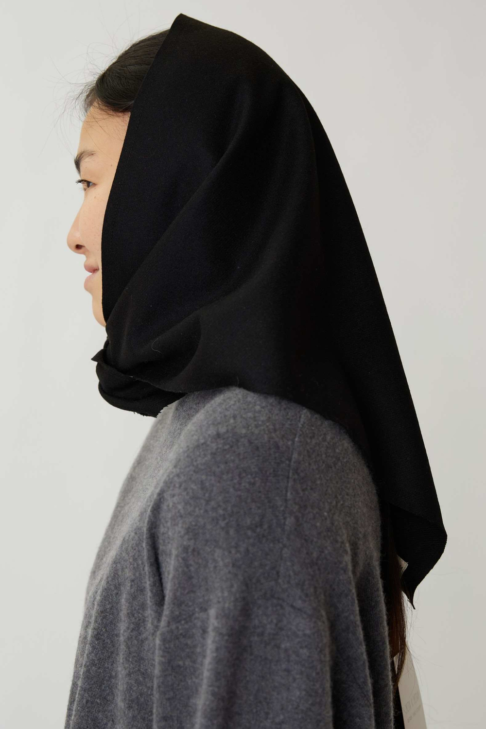 Косынка из костюмной черной шерсти