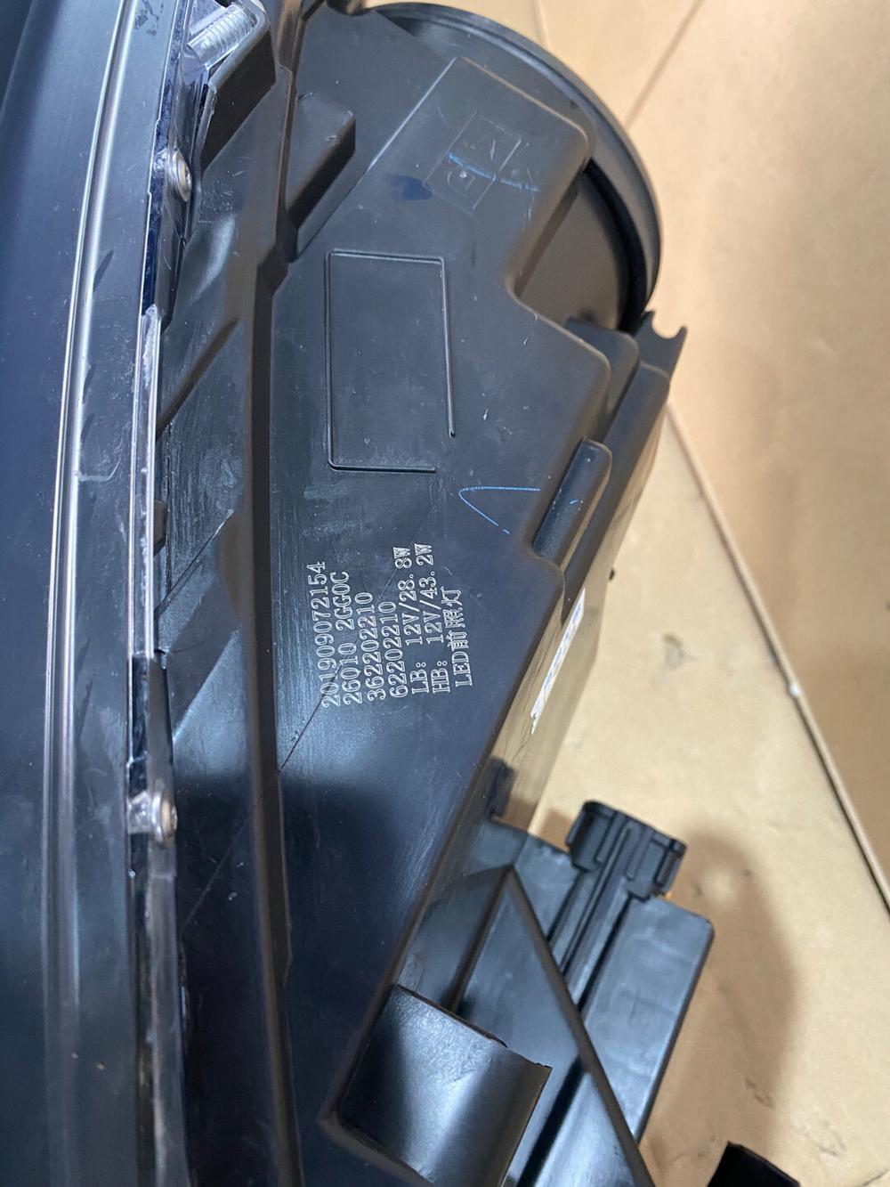 Nissan Qichen D60 оригинальная фара (галоген/LED)