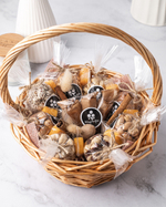 Подарочная корзина с орехами и сухофруктами