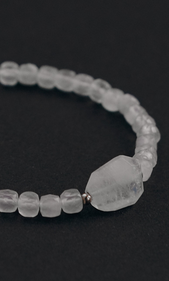 Браслет "Exclusive" из лунного камня со вставкой 4 мм