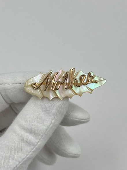 Брошь с перламутром Mother