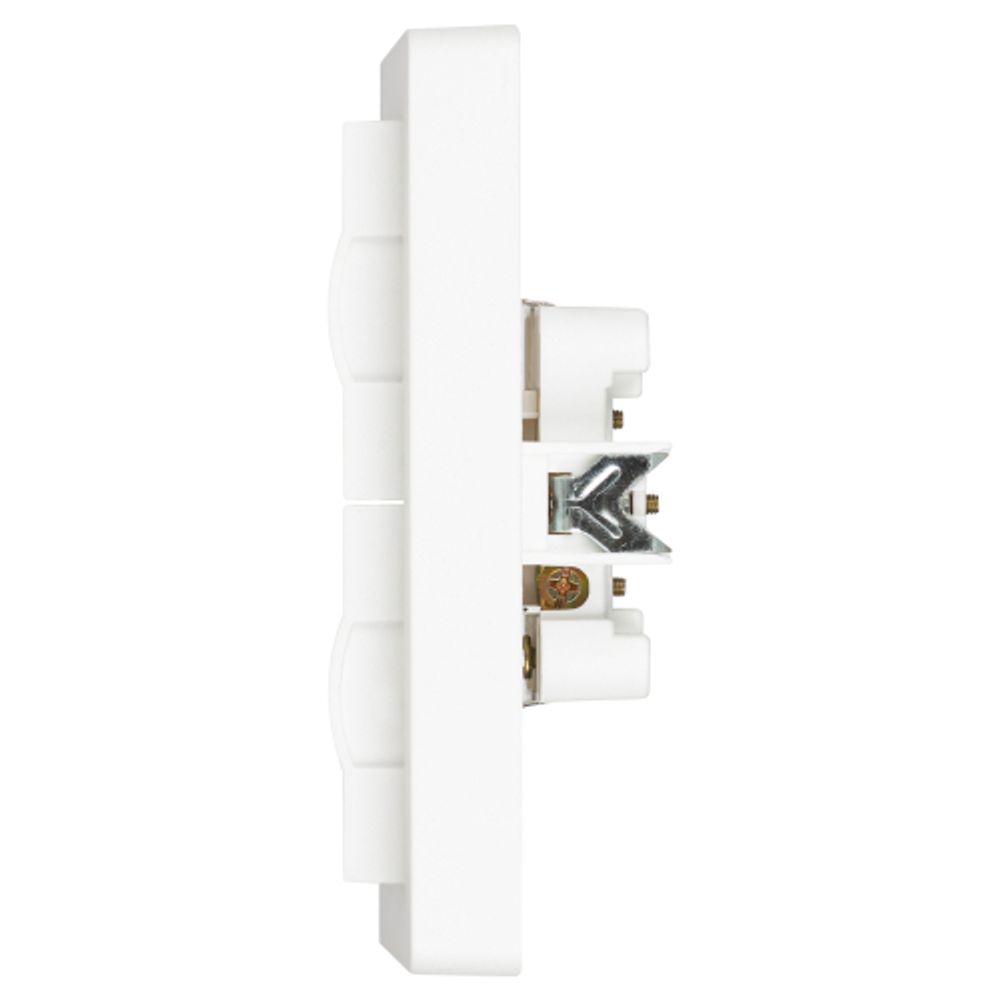 Розетка Intro Style 7-207-01 2P+E Schuko с крышкой штор., 16А-250В, IP20, СУ, белый