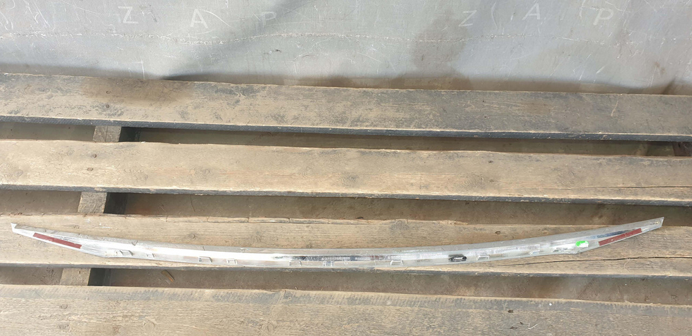 Молдинг крышки багажника Mercedes E (W213) 16-21 Б/У Оригинал A2137570000