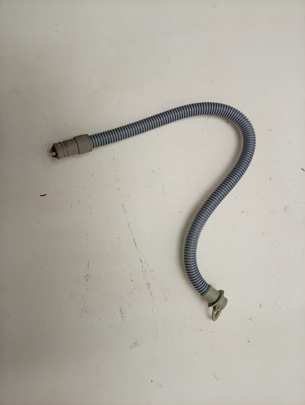 FE925N кт21 Шланг аварийного слива воды для стиральной машины Electrolux Zanussi AEG 1320365040 б/у