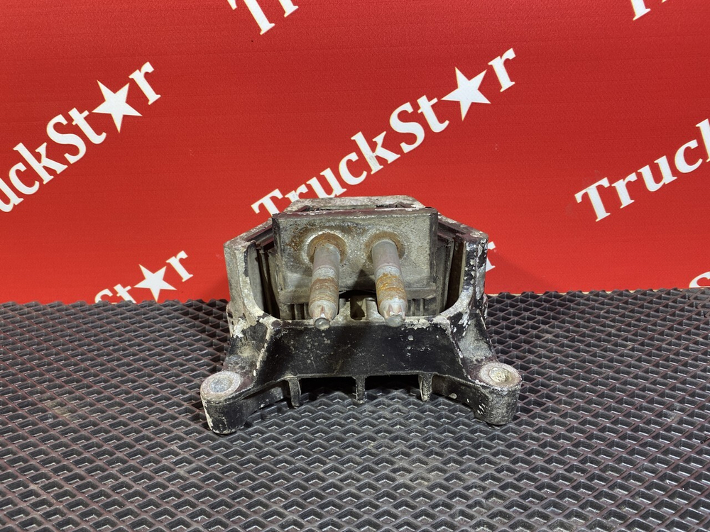 Подушка двигателя задняя