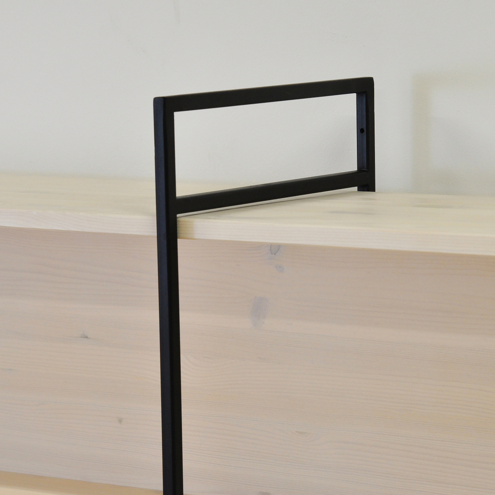 Стеллаж Бьерн из массива сосны с металлическими стенками