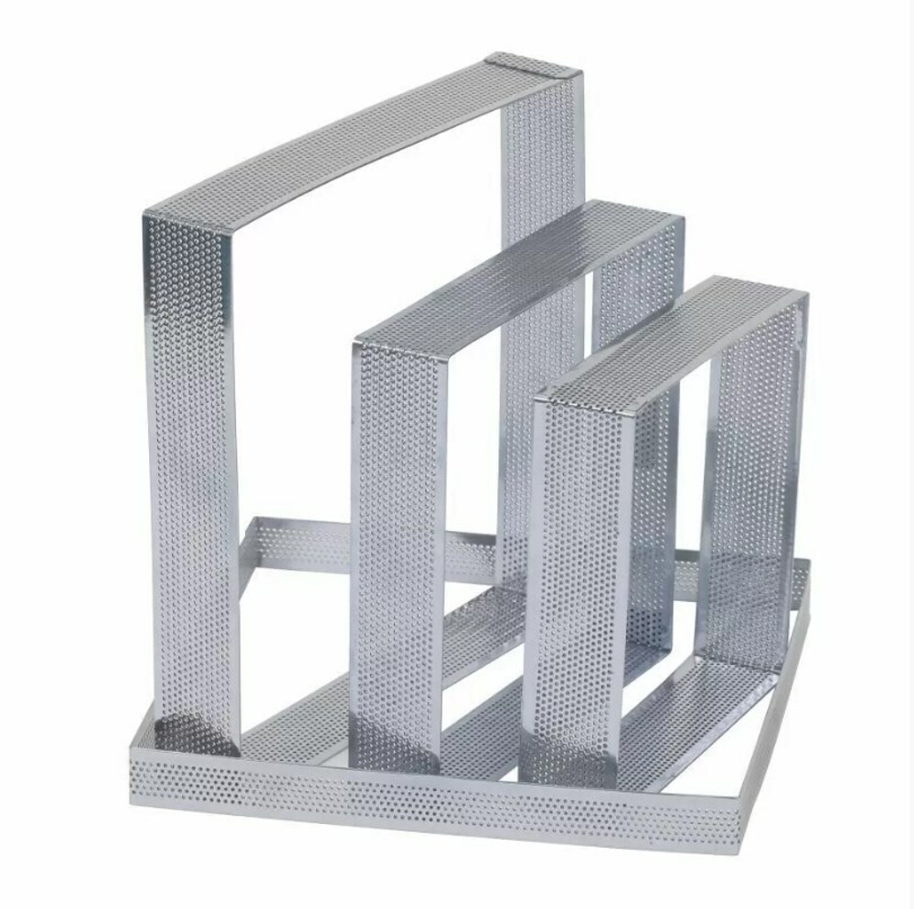 Форма квадратная перфорированная  16*16*3.5 cm  P.L.