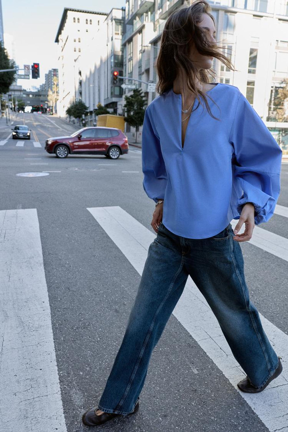 ZARA РУБАШКА ИЗ ПОПЛИНА С ОБЪЕМНЫМИ РУКАВАМИ, ГОЛУБОЙ