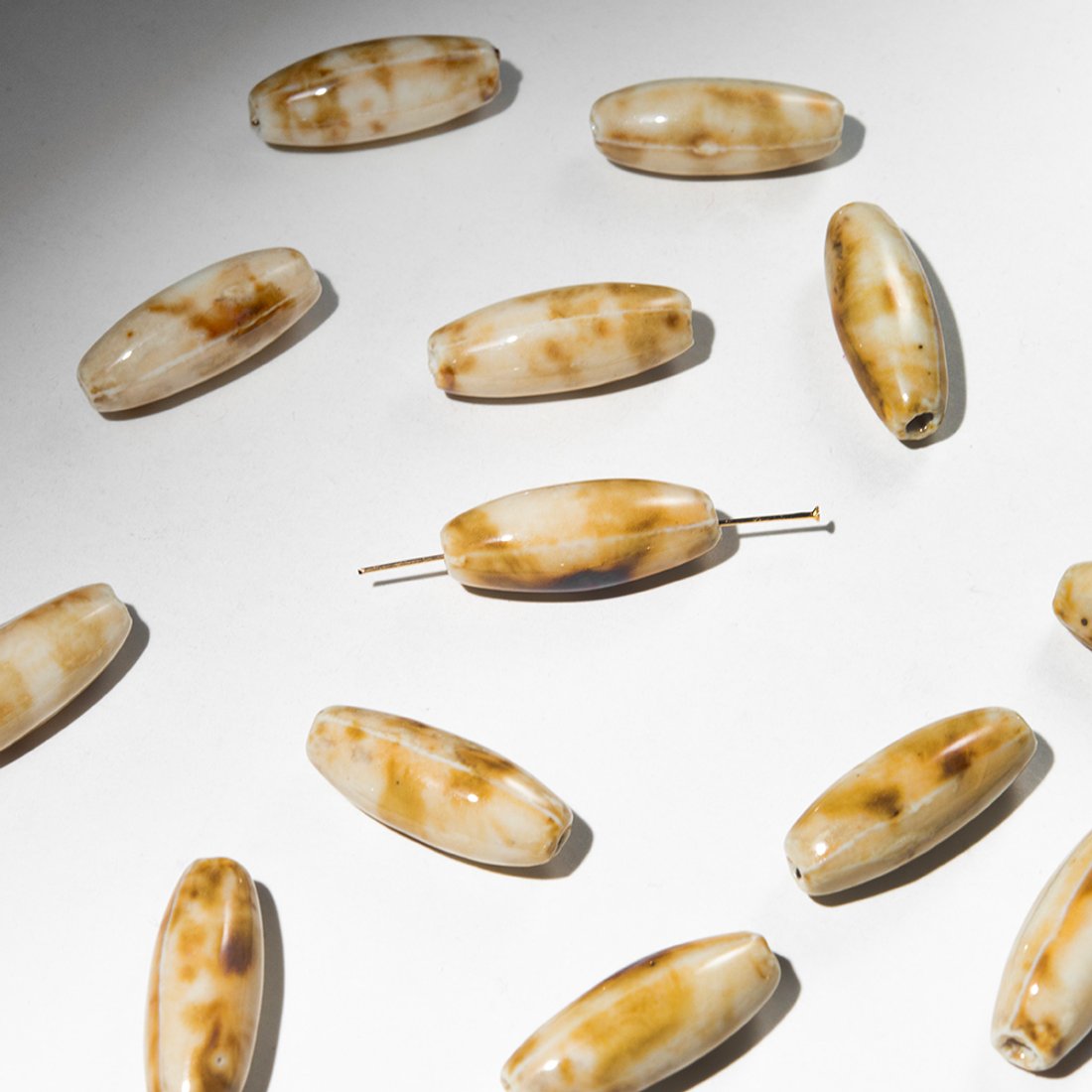 Бусина в форме бочонка, 11,5*30мм, кофейно-молочная, глазурированный фарфор