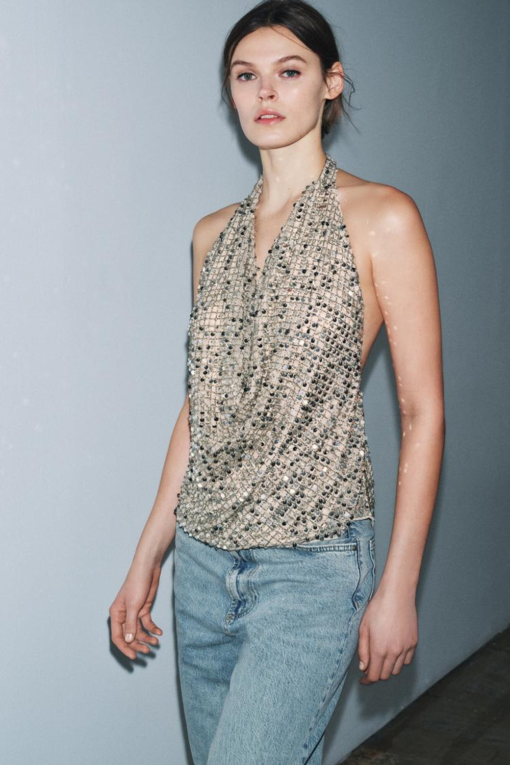 ZARA ТОП С ПАЙЕТКАМИ И ГОРЛОВИНОЙ ХАЛТЕР — ZW COLLECTION, СЕРЕБРИСТЫЙ