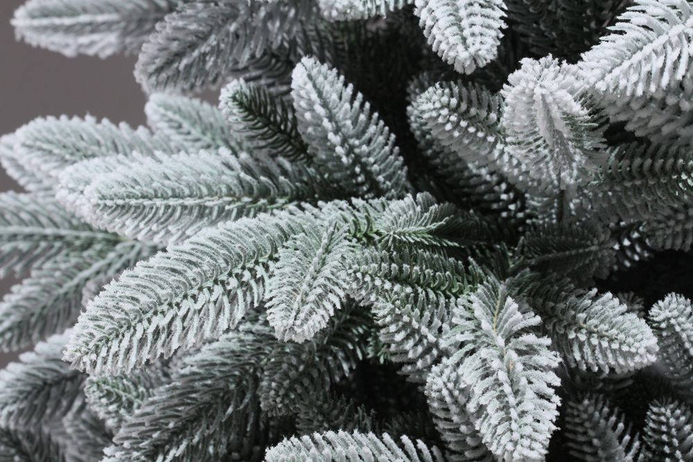 Заснеженная елка «Веста» (Литая хвоя) 150 см / 1,5 м