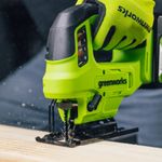 Лобзик акк. Greenworks GD24JS90, 24V, б/щет, 90 мм,0-3000/мин,4 ст.маятник,LED,1х4Ач,ЗУ,кор (3601707CUB)