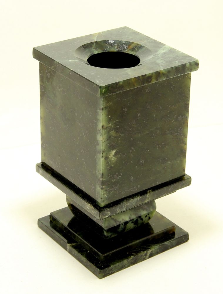 Карандашница из нефрита 110-63-63 мм вес 500гр