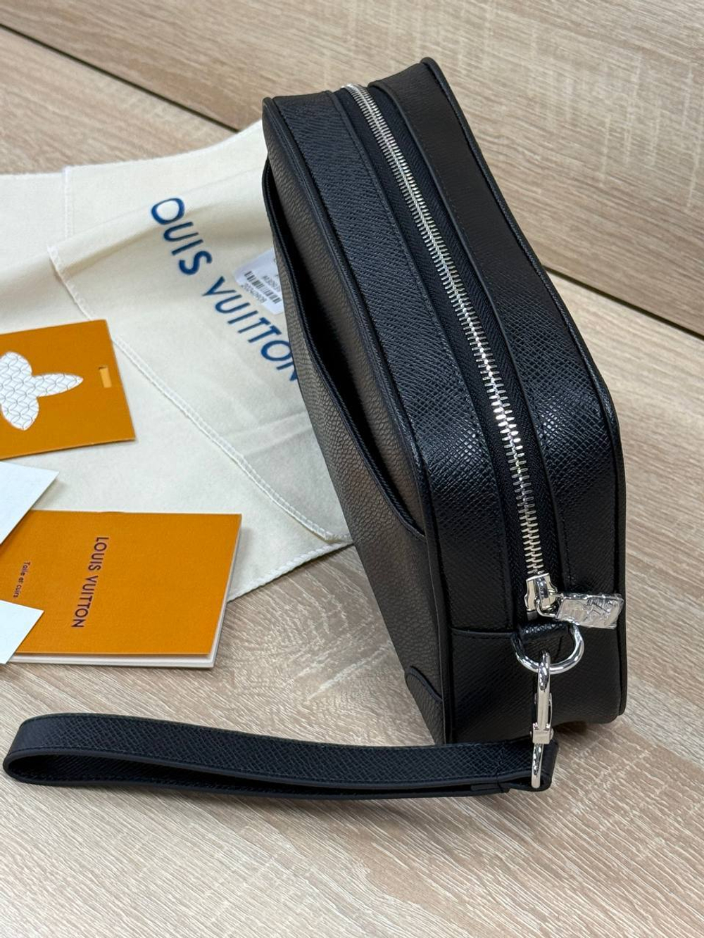 Борсетка Louis Vuitton