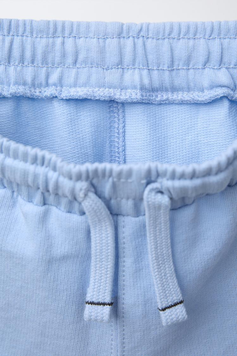 ZARA КОМПЛЕКТ ИЗ ФУТБОЛКИ И ШОРТОВ-ДЖОГГЕРОВ С НАДПИСЬЮ, СИНИЙ