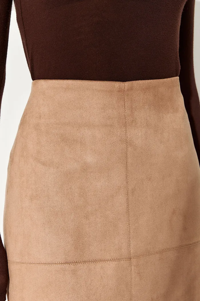 Юбка карандаш из экозамши цвета кэмел