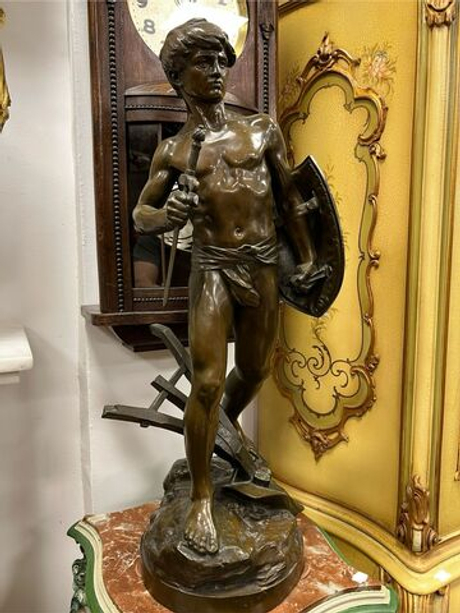 Винтаж: Бронзовая скульптура «Воин Защитник»