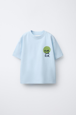 ZARA ФУТБОЛКА С ПРИНТОМ И ВЫШИВКОЙ, НЕБЕСНО-ГОЛУБОЙ