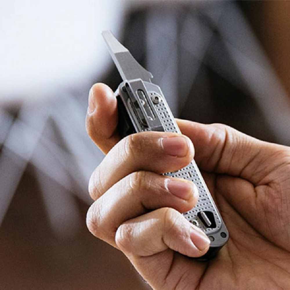 Мультитул Leatherman Free T4 -832686 12 функций серебристый