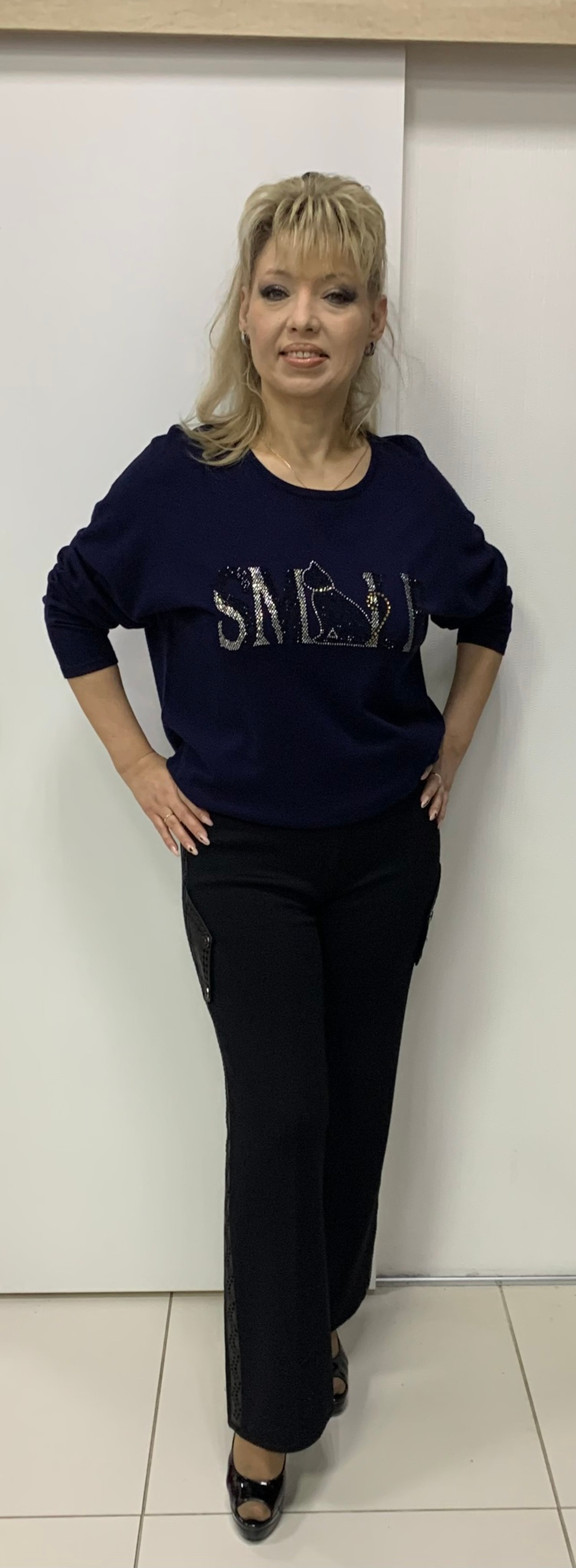 Темно-синяя туника со стразовым принтом