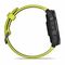 Garmin Forerunner 965 — черные спортивные часы с желто-черным ремешком