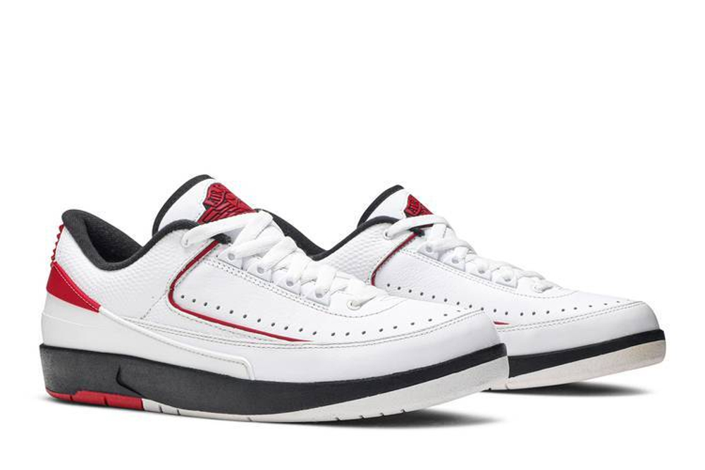 Air jordan 2 retro low chicago hotsell