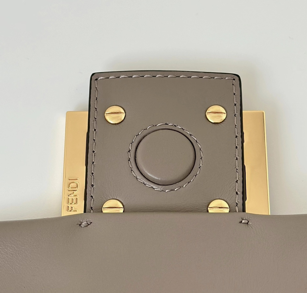 Fendi Small Mamma Baguette 16 cm