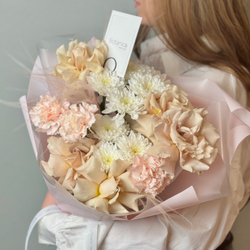 Букет с розой квиксент, хризантемой Балтикой и диантусами  291020252