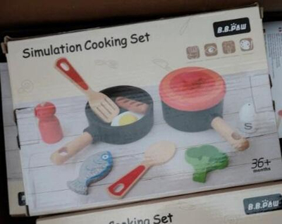 Кухонный набор деревянный (сковородки + еда), коробка C-41652