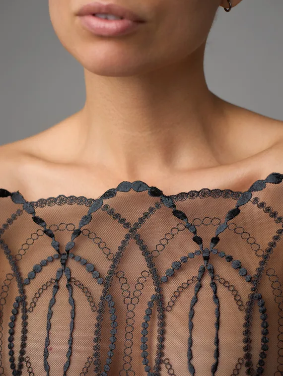 05-173 Вышивка на неэл. сетке 23 см, черный 170