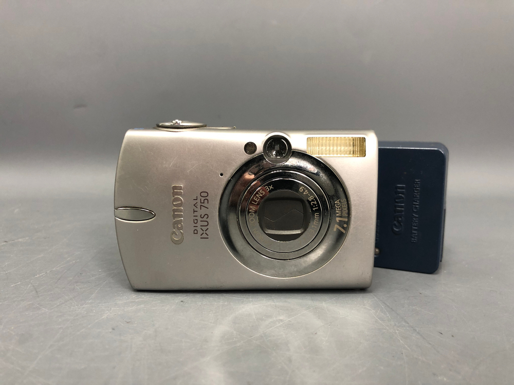 Canon Digital IXUS 750