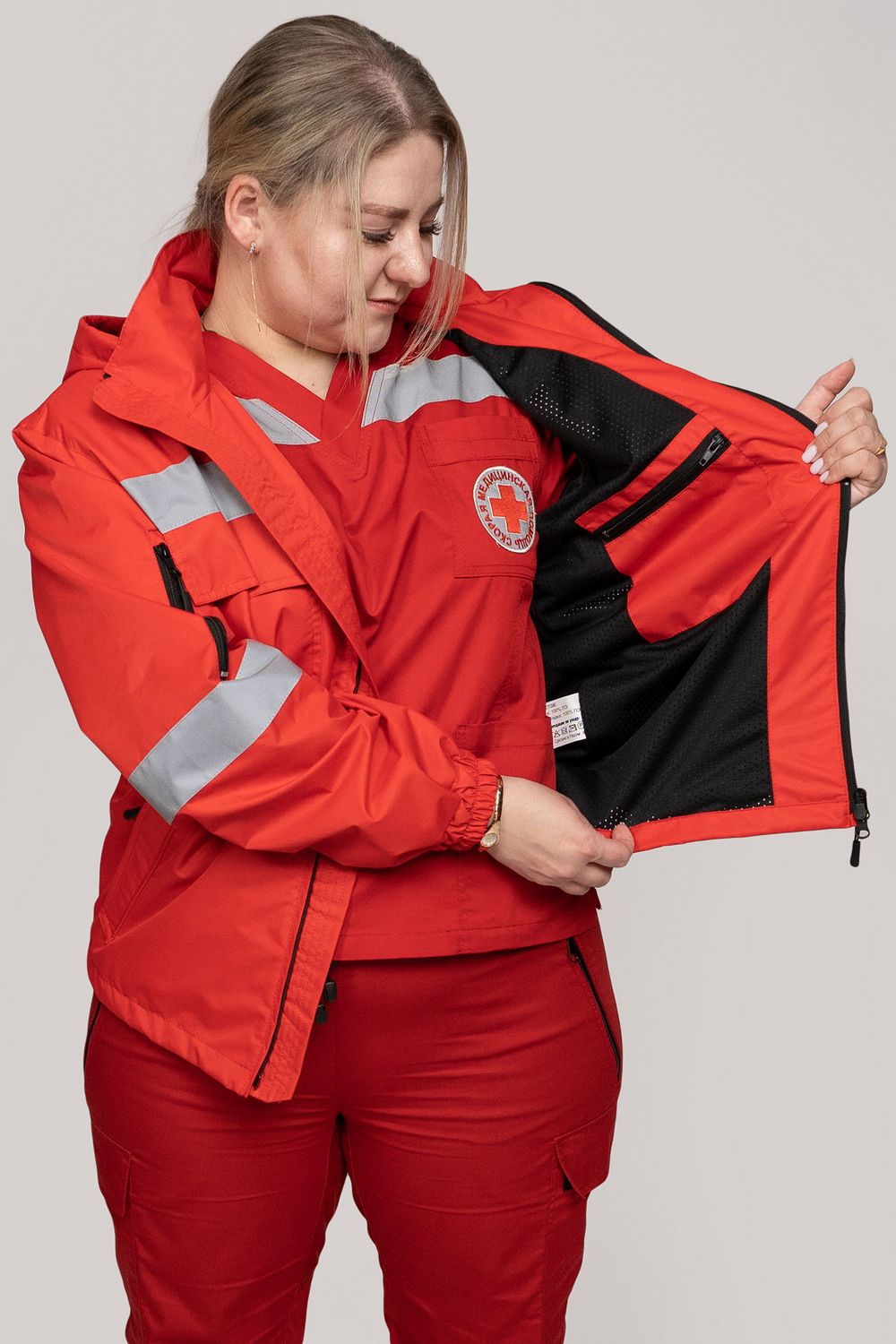 Ветровка Скорая помощь MedicLine женская цв. КРАСНЫЙ
