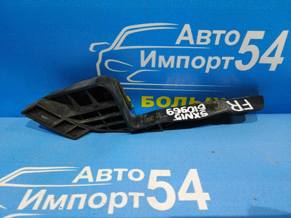 Крепление бампера переднее правое TOYOTA NADIA 1998-2003
