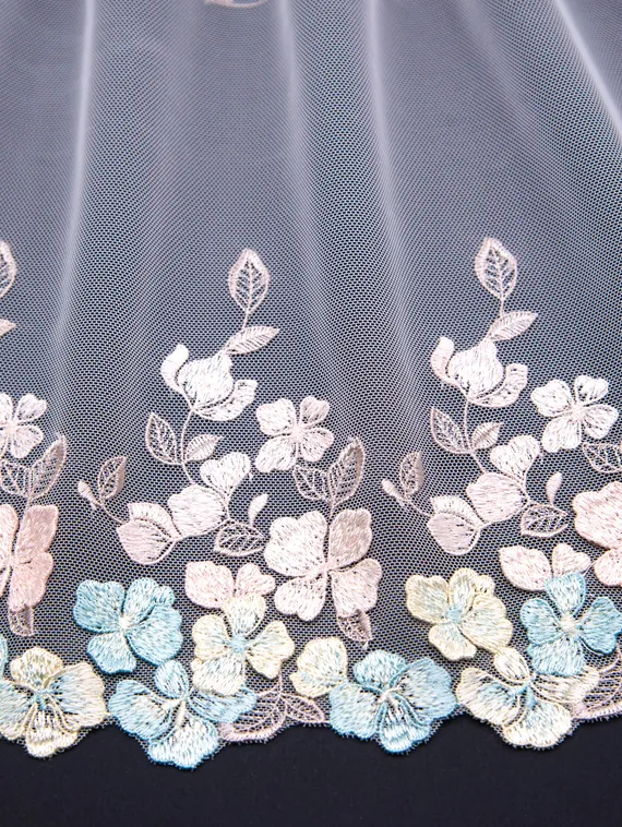 05-128 Вышивка на неэл. сетке 20 см, айвори/ментол/желтый (правая)