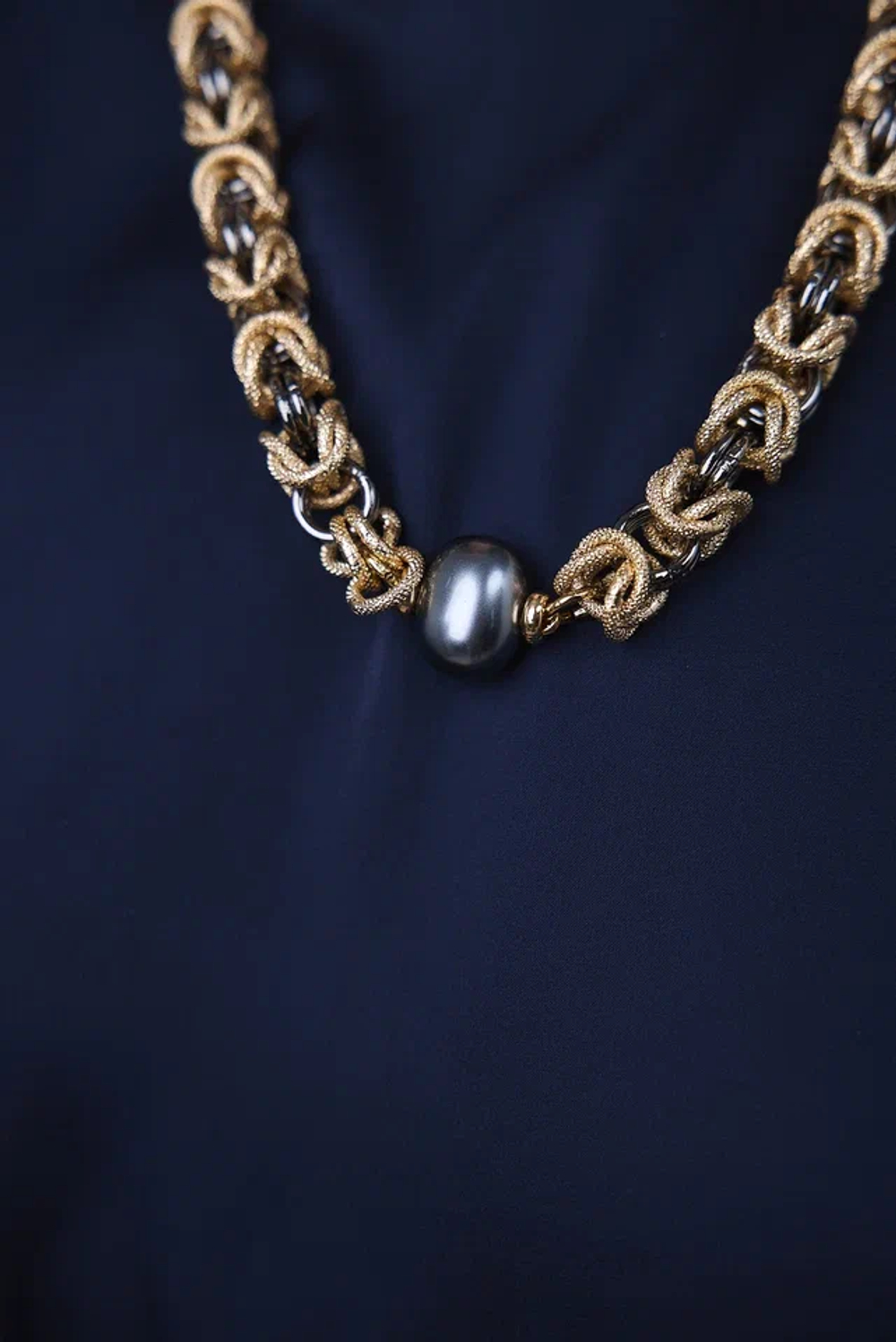 Колье Византия биколор: золото и графит с темно-серой плоской жемчужиной