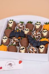 Набор клубники в шоколаде Летучие мыши