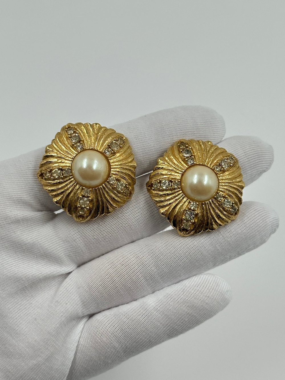 Клипсы с «жемчугом» и кристаллами