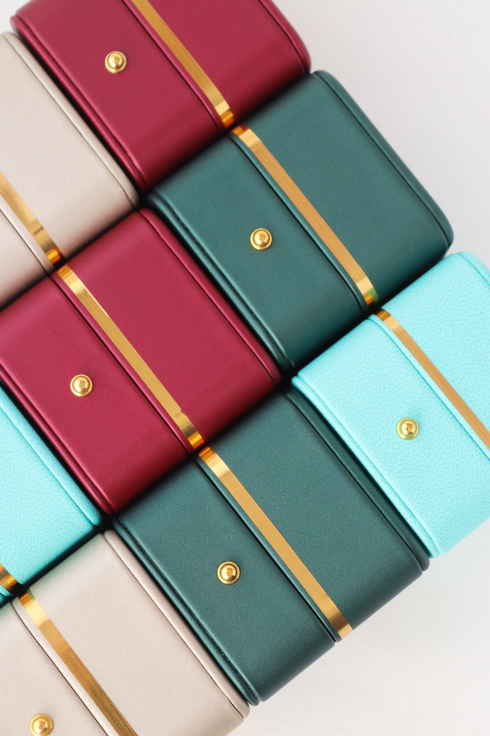 Ювелирная коробочка «Василий» с кнопочкой для обручальных колец