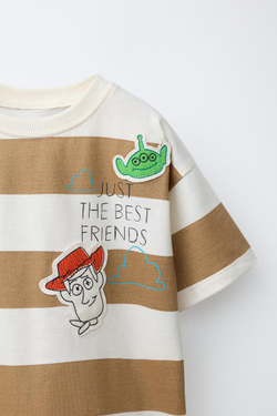 ZARA ФУТБОЛКА В ПОЛОСКУ С НАШИВКАМИ TOY STORY © DISNEY PIXAR, СВЕТЛО-КОРИЧНЕВЫЙ