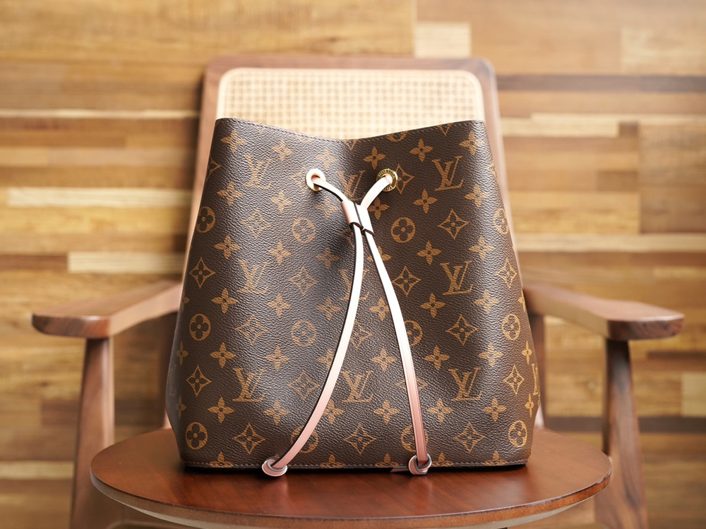 Louis Vuitton NeoNoe MM