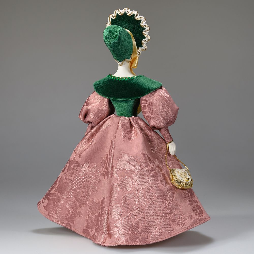 Сувенирная кукла с сумочкой в платье для прогулок