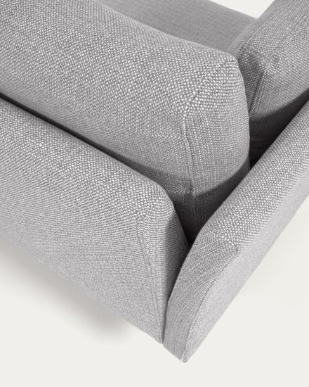 Gilma 2-местный диван светло-серого цвета с ножками в натуральной отделке 170 см.