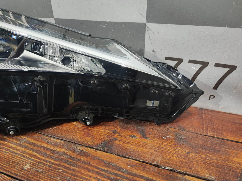 Фара правая LED Lexus UX 18-нв Б/У Оригинал 8114576240