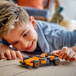 Конструктор LEGO City 60442 Гонщик Формулы-1 на гоночном автомобиле McLaren